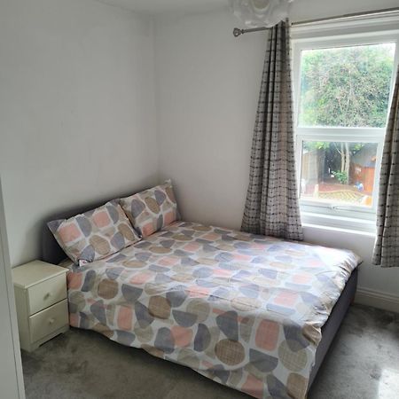 A Private & Beautiful Bedroom With Shared Bathroom In The Heart Of Bournemouth Exterior foto